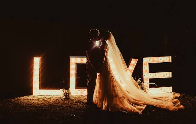 প্রেমিকার জন্য রোমান্টিক কথা | ভালোবাসার কিছু কথা শুধু তোমার জন্য 3 সবাই জীবনে একবার হলেও কারোর না কারোর প্রতি প্রেমে পড়ে। প্রেমের ফিলিং এক কথায় অসাধারণ অন্যরকম ফিলিং। যারা গভীর প্রেমে পড়ে তারাই একমাত্র এই ফিলিং অনুভব করতে পারে। ইতিমধ্যে যারা এই প্রেমের স্বাদ অনুভব করেছেন তাদের জন্য বেশ কিছু রোমান্টিক কথা এই আর্টিকেলে শেয়ার করা হবে। বিশেষ করে প্রেমিকার জন্য রোমান্টিক কথা শেয়ার করা হবে। সেই সাথে ভালবাসার মানুষের জন্য রোমান্টিক বার্তা সহ মজার প্রেমের কথা নিয়ে আলোচনা করা হবে।